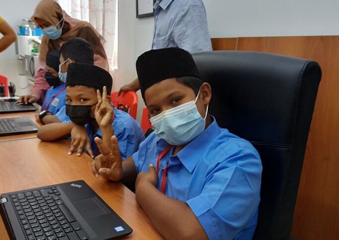 refugee schoolboys humanaid malaysia charity rainbow school love